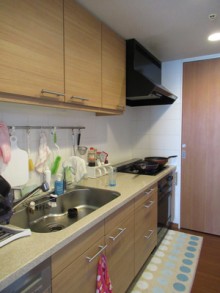 壁を取り払いオープンなキッチンに